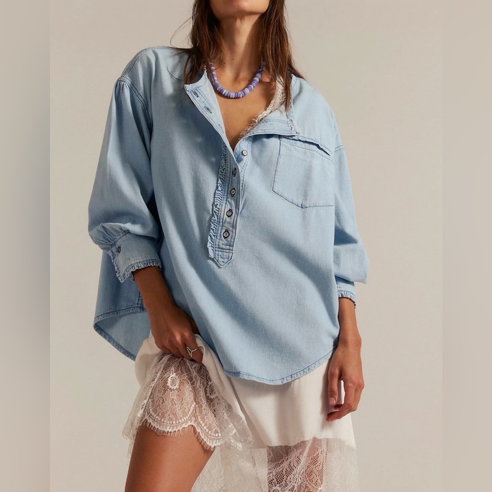 We The Free Denim Dreaming Henley Tunic Top Light Wash Size L NWT ☀️🍂🥶🌼